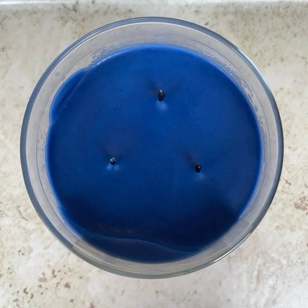 Bath & Body Works | Crisp Morning Air 3-Wick Candle - Picture 5 of 6